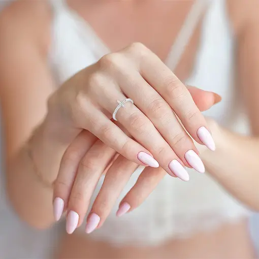 ANEL DE CUZ CRAVEJADO DE ZIRCÔNIAS PRATA RODINADA