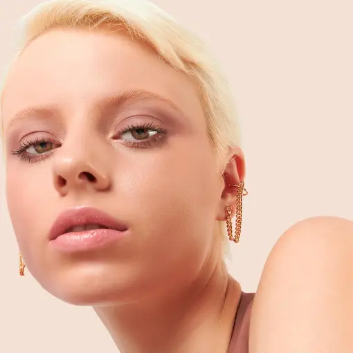 BRINCO EM ELOS GROUMET COM PIERCING BANHADO A OURO