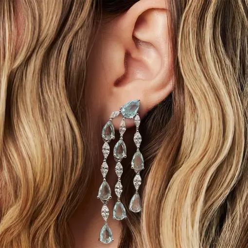 BRINCO PÊNDULO COM CRISTAIS DE GOTA E NAVETE