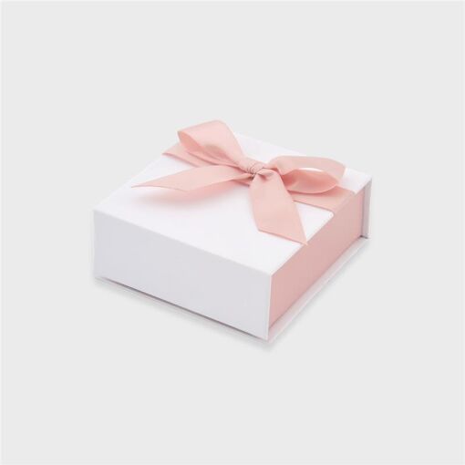 EMBALAGEM DE PAPEL ROSA E BRANCO PARA CONJUNTO
