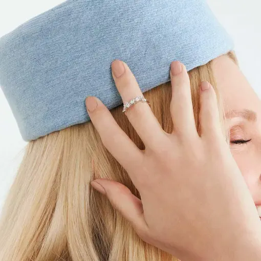 ANEL COM CRISTAIS DE GOTA PRATA RODINADA