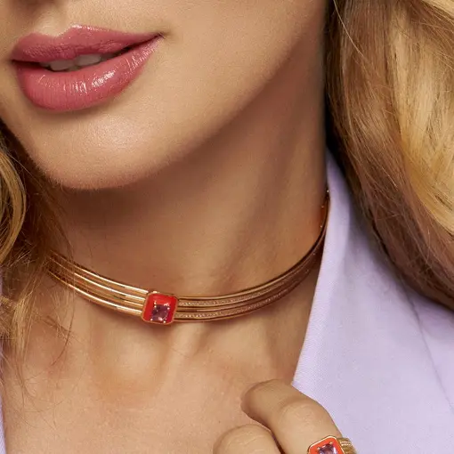 CHOKER EM ARO ESMALTADO LARANJA E CRISTAL BANHADA A OURO