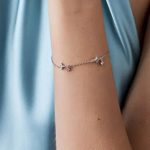 PULSEIRA COM ESTRELAS E CRISTAIS DISPERSOS PRATA RODINADA