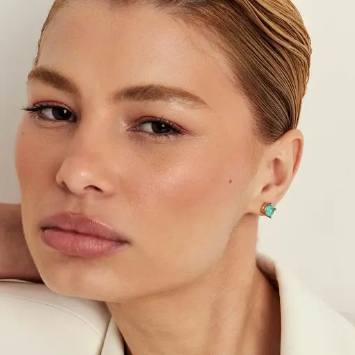 BRINCO COM CRISTAL REDONDO BANHADO A OURO