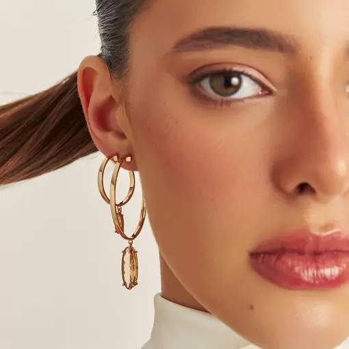 MEIA ARGOLA COM CRISTAL NAVETE EM PÊNDULO