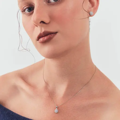 CONJUNTO BRINCO E PINGENTE REDONDO COM ZIRCÔNIAS