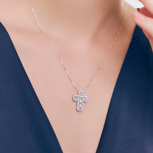 PINGENTE DE CRUZ COM CRISTAIS E ZIRCÔNIAS PRATA LISA