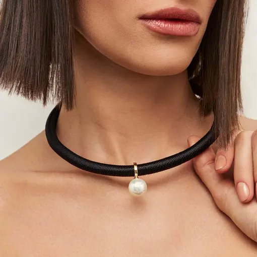 PINGENTE COM PÉROLA SHELL E FECHO CLICK