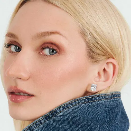 BRINCO RETANGULAR EM CRISTAL PRATA RODINADA