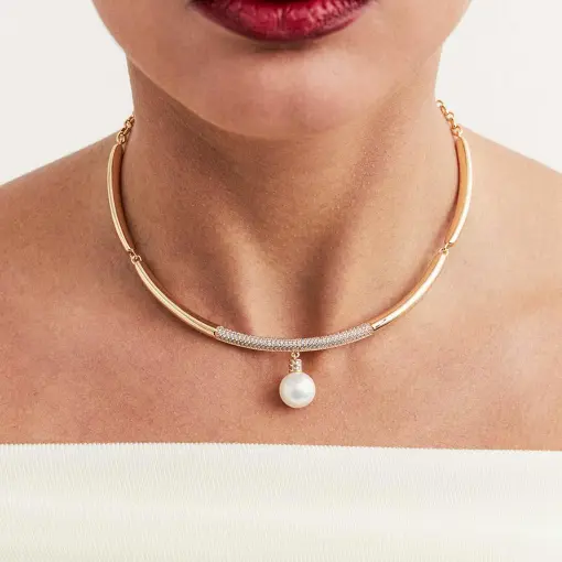 GARGANTILHA ARO CRAVEJADO E PÉROLA SHELL BANHADA A OURO