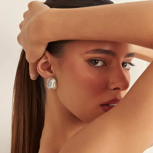 BRINCO OCTÓGONO COM CRISTAL E RESINA