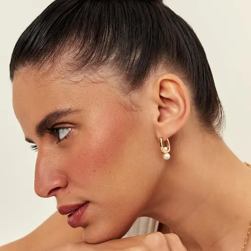 ARGOLA RETANGULAR COM PÉROLAS SHELL