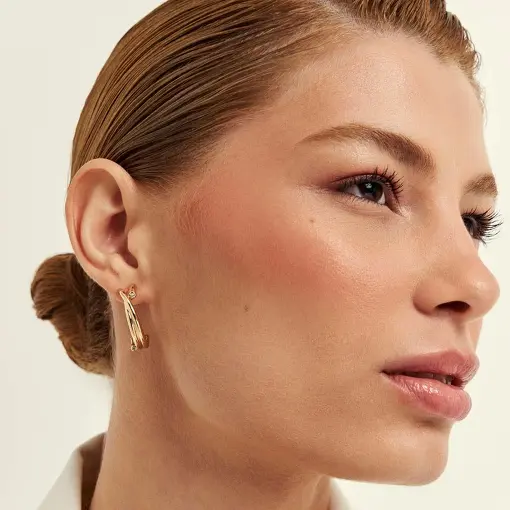 MEIA ARGOLA TEXTURIZADA COM ZIRCÔNIAS