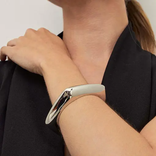 BRACELETE CURVO ABAULADO E LISO