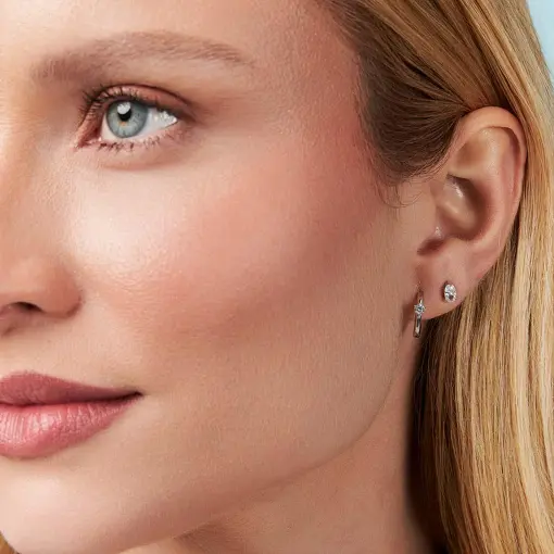 ARGOLA REDONDA COM CRISTAL PRATA RODINADA