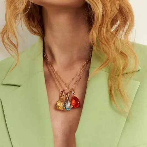 COLAR COM PINGENTE DE GOTA EM CRISTAL E FECHO