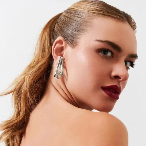 BRINCO EAR HOOK CURVO LISO VAZADO