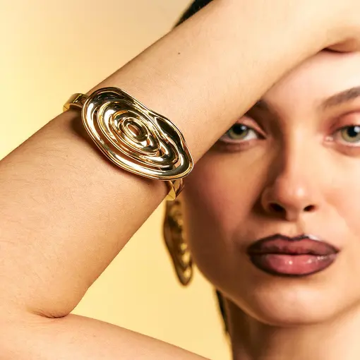 BRACELETE COM OVAL VAZADO