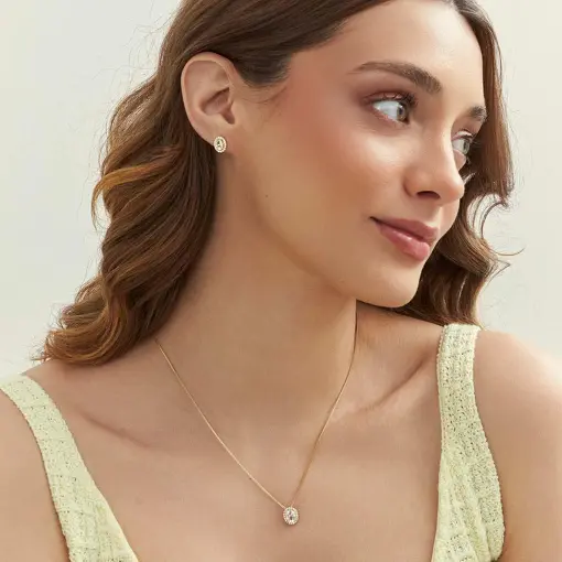CONJUNTO BRINCO E COLAR COM PINGENTE OVAL BANHADO A OURO