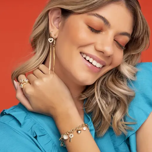 ANEL DE CORAÇÃO COM CRISTAL E ZIRCÔNIAS
