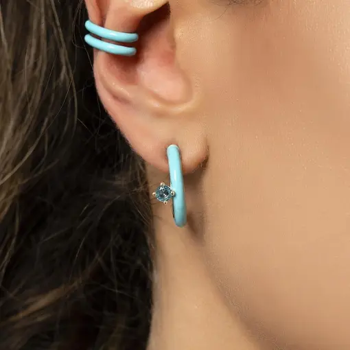 PIERCING DE ORELHA ESMALTADO AZUL CLARO BANHADO A OURO