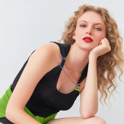 PIERCING DE ORELHA ESMALTADO HOT PINK BANHADO A OURO