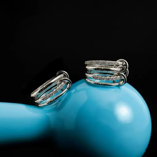 ANEL TRÊS ELOS COM CRISTAIS PRATA RODINADA