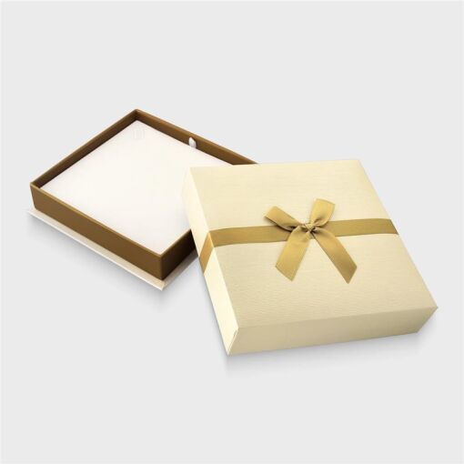 CAIXA CARTONADA PARA COLAR NA COR CHAMPAGNE COM LAÇO DOURADO