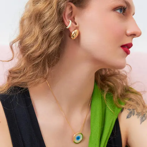 PIERCING DE ORELHA ESMALTADO BRANCO BANHADO A OURO