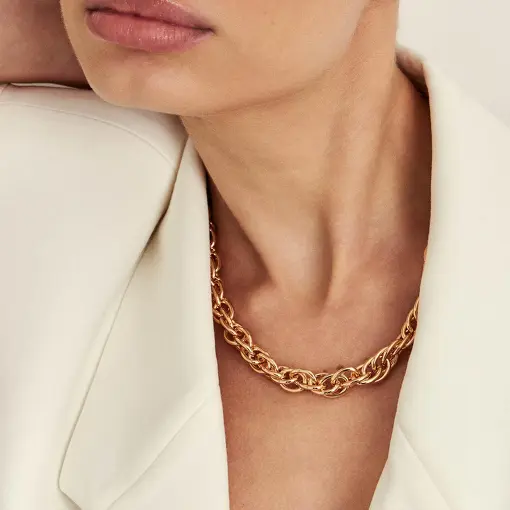 COLAR EM ELOS OVAIS VAZADOS