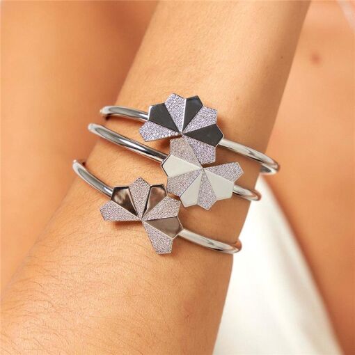 BRACELETE DE MEIA FLOR GEOMETRICO CRAVEJADO DE ZIRCÔNIAS