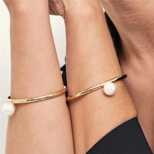 BRACELETE COM PÉROLA SHELL BANHADO A OURO