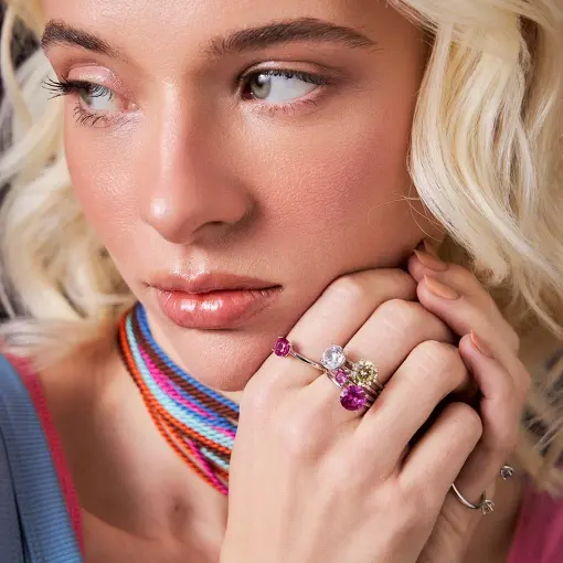 ANEL SOLITÁRIO PONTO DE LUZ PRATA RODINADA