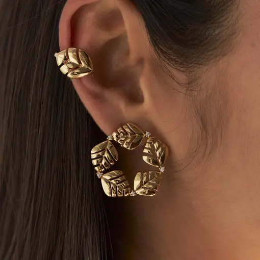 PERCING DE ORELHA FOLHA LISA BANHADO A OURO