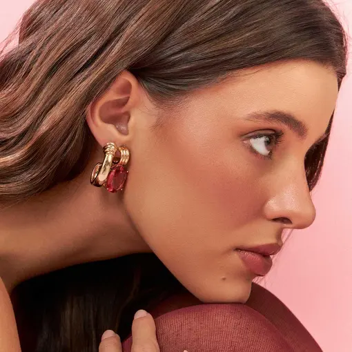 BRINCO EM TRÊS FILEIRAS LISAS E CURVAS COM CRISTAL OVAL