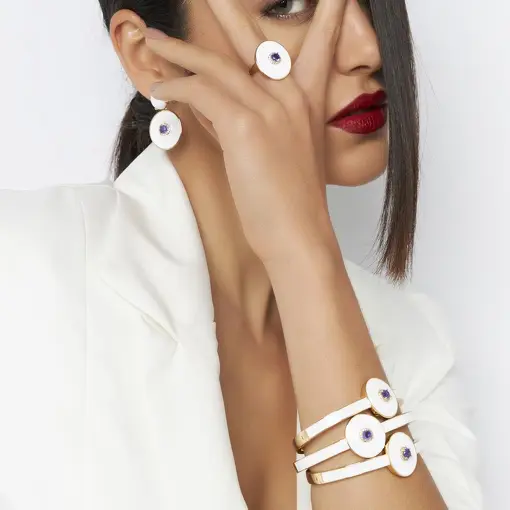 BRACELETE COM OVAL ESMALTADO E CRISTAL BANHADO A OURO