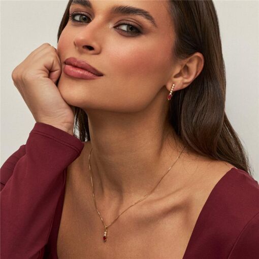 CONJUNTO DE BRINCO E COLAR COM PINGENTE DE CRISTAL EM GOTA