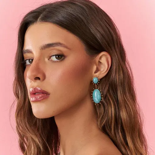 BRINCO PÊNDULO COM PEDRAS RECONSTITUÍDAS OVAIS E ESFERAS LISAS