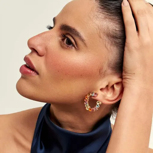 BRINCO REDONDO E VAZADO COM CRISTAIS