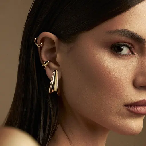 PIERCING DE ORELHA UNITÁRIO TRABALHADO LISO E CURVO