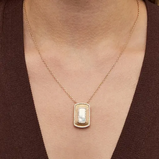 COLAR COM PINGENTE RETANGULAR EM MADREPÉROLA