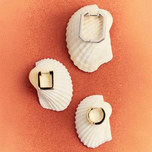 ARGOLA LISA RETANGULAR TRABALHADA