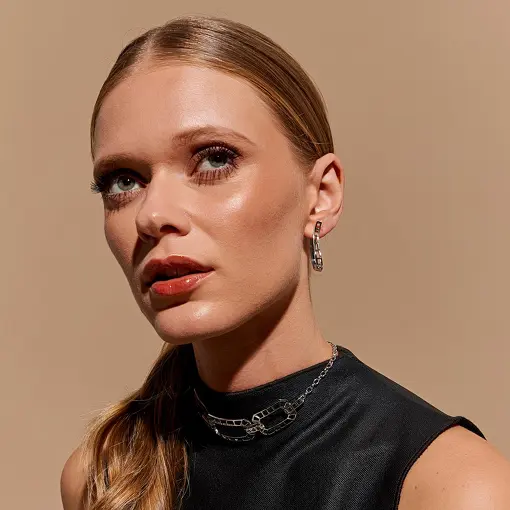 COLAR COM PINGENTES RETANGULARES TRABALHADOS