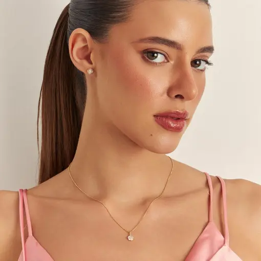 CONJUNTO DE BRINCO E COLAR REDONDO COM CRISTAIS