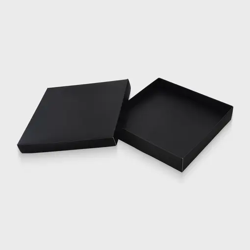 EMBALAGEM DE PAPEL QUADRADA NA COR PRETA COM 8 UNIDADES