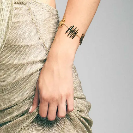 PULSEIRA MALEÁVEL COM FORMAS RETANGULARES ASSIMÉTRICAS