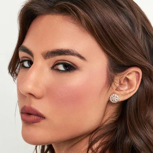 BRINCO DE FLOR COM CRISTAIS BANHADO A OURO