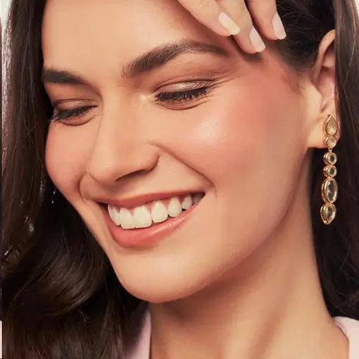 BRINCO PÊNDULO COM CRISTAIS GEOMÉTRICOS