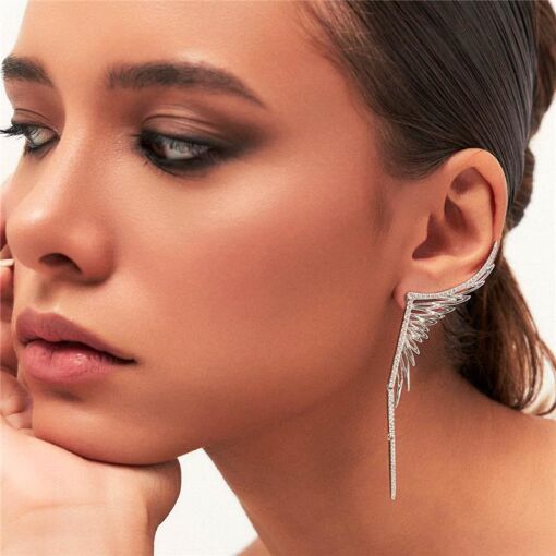 BRINCO EAR CUFF DE ASA COM ZIRCÔNIA BANHADO A RÓDIO