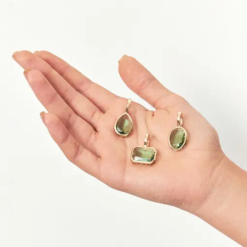 PINGENTE COM CRISTAL OVAL E FECHO